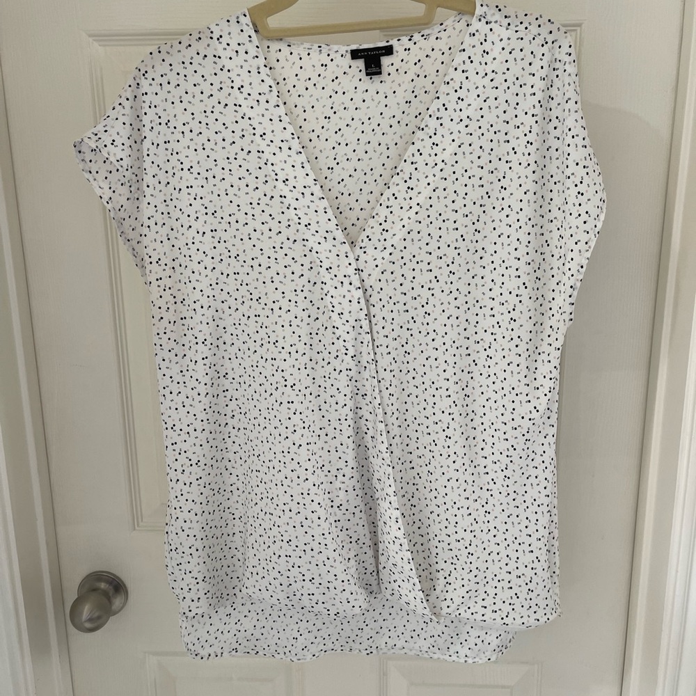 Ann Taylor short sleeve pattern blouse